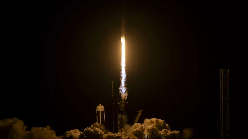 Empat Astronot Berlayar Menuju Stasiun Luar Angkasa Internasional dengan Roket SpaceX